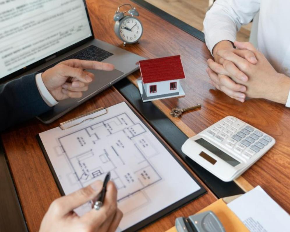 Od rozdělení domu až po hypotéku pro kupujícího: příběh jednoho prodeje bytu v historické vile