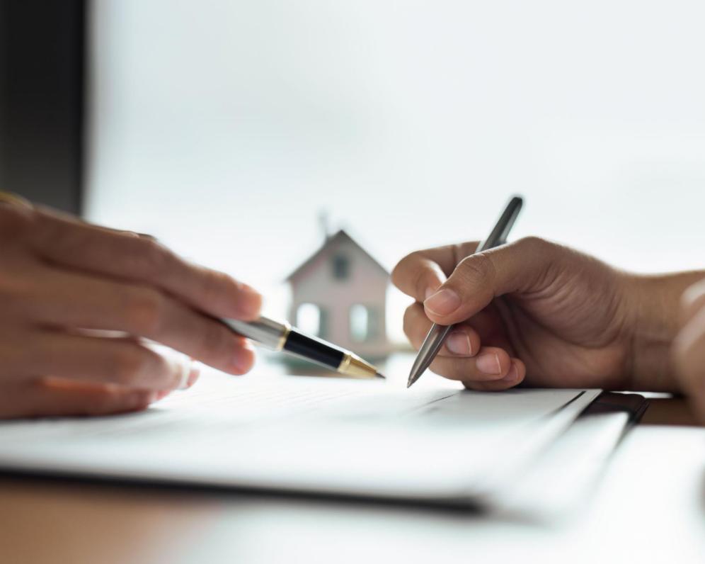 ČNB zpřísňuje hypotéky. Pro investory i ateliéry je dnes financování složitější