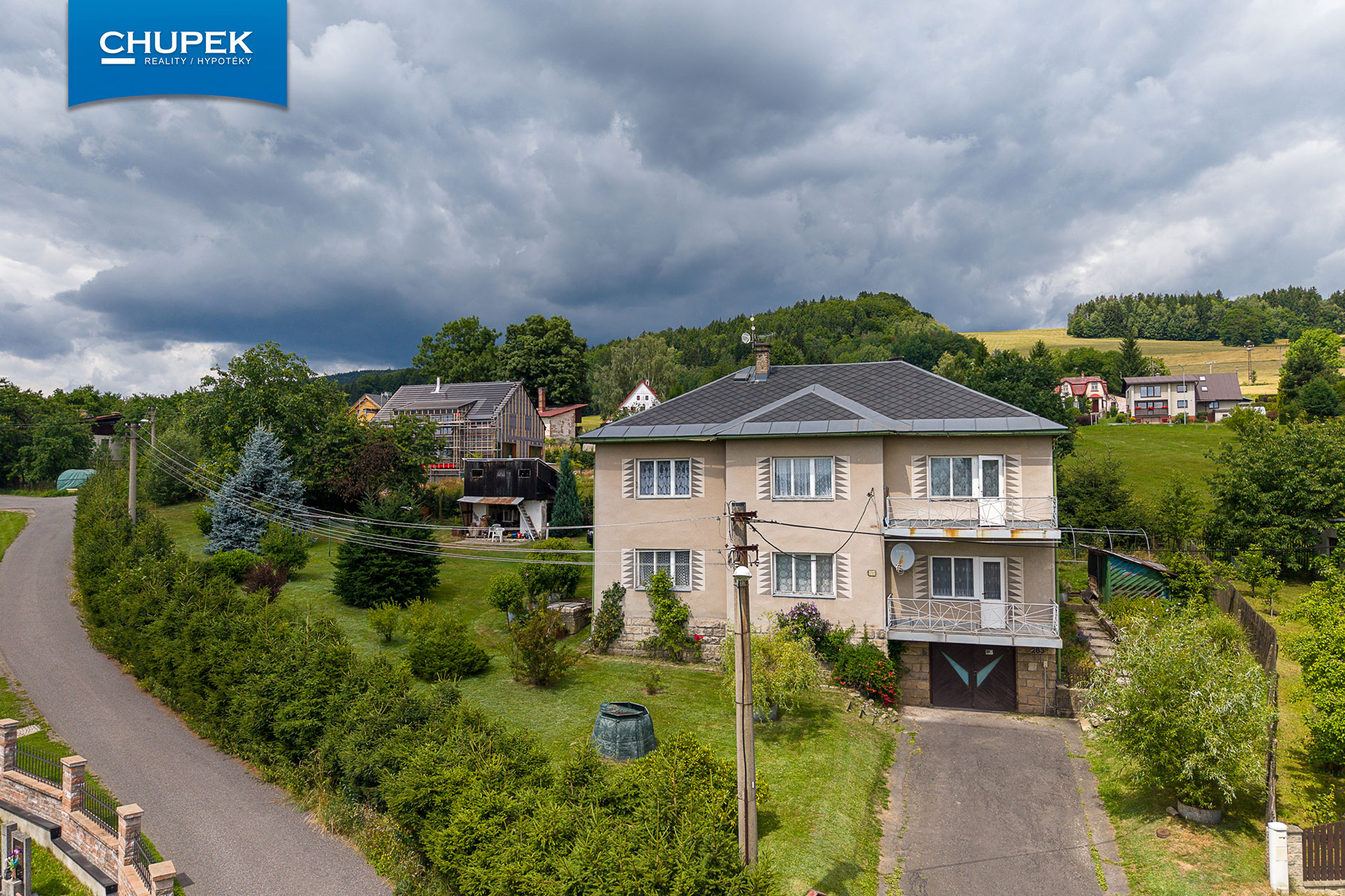 Dvougenerační rodinný dům 8+2 se zahradou 1.668 m² | Zásada